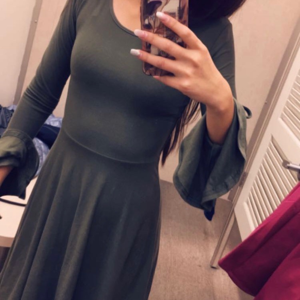Green long sleeved dress
